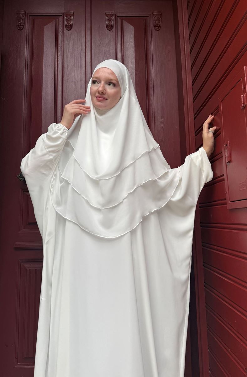 Hanne Nurun oval Beyaz Takım resmi